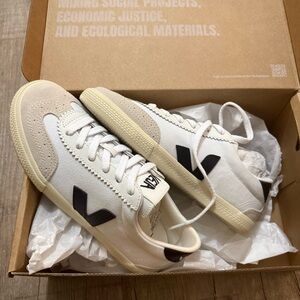 Veja Cream and Black Casual Sneakers